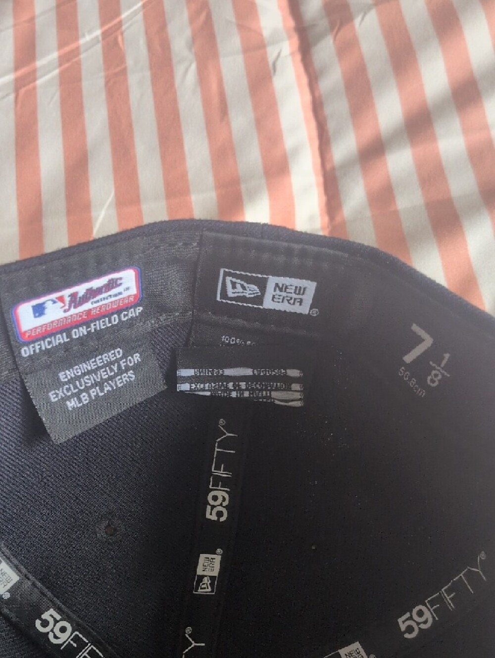 New Era New York Yankees Black and White Fitted Cap - Picture 4 of 5